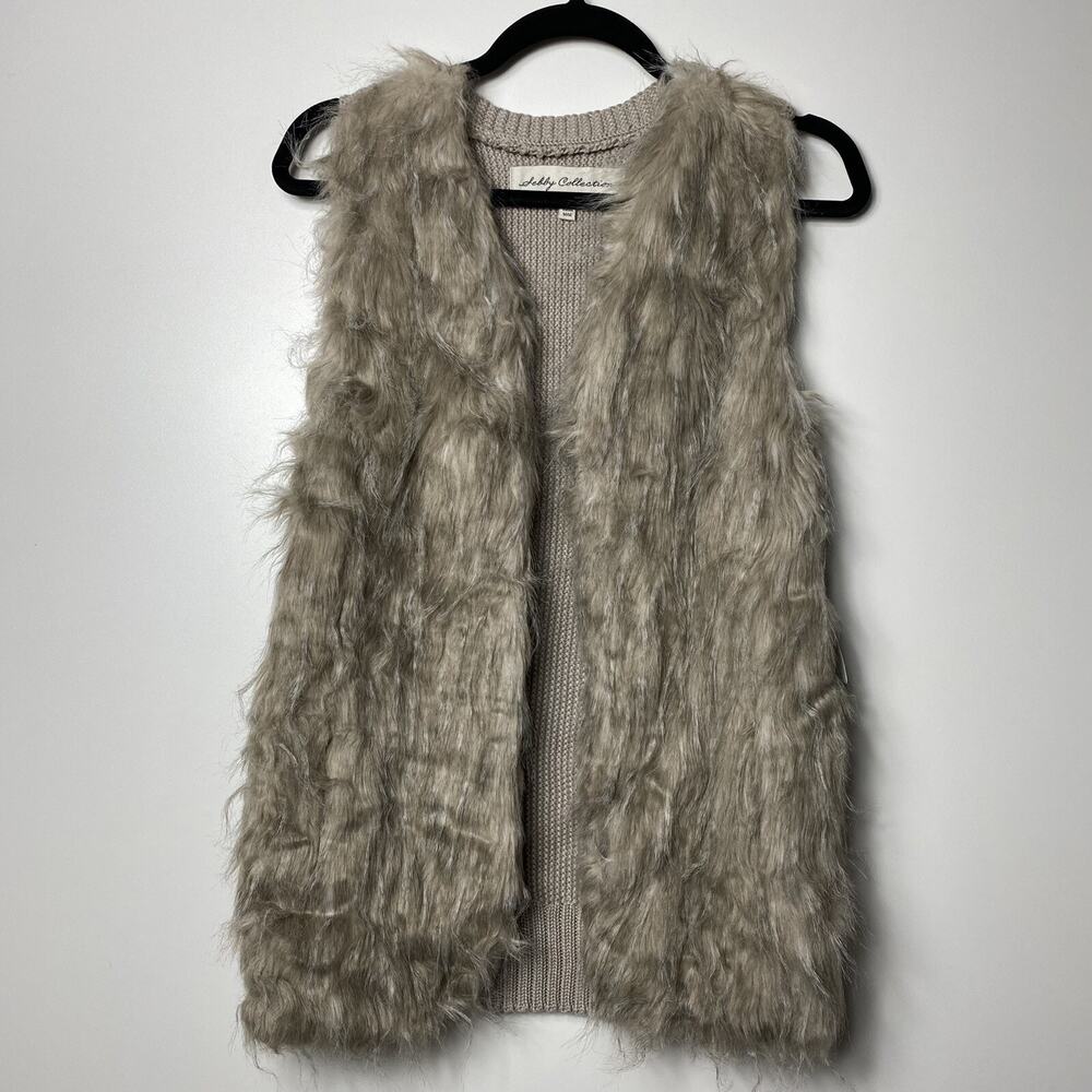 NWT debbie collection Women’s faux fur open cardigan size M